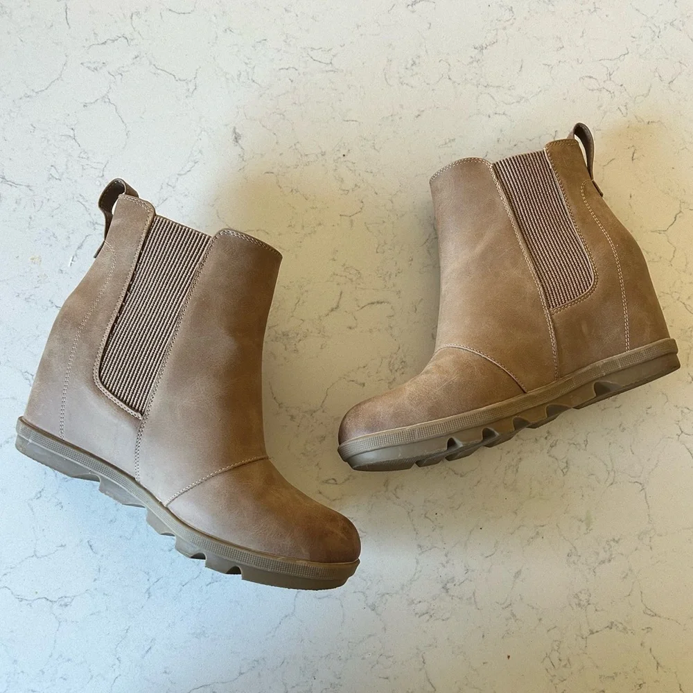 Women's Wedge Tan Ankle Chelsea Boots - Picture 6 of 13